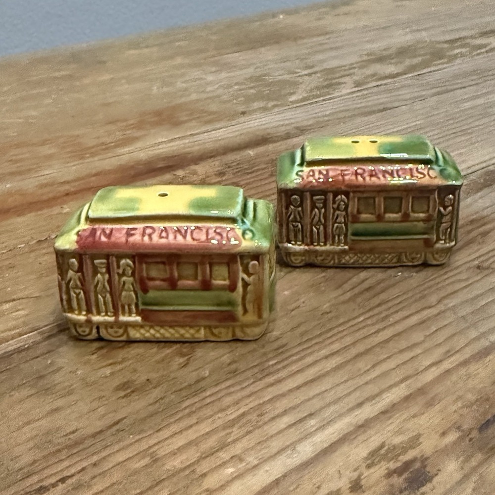 Vintage Smiwes Ceramic San Francisco Cable Car Salt‎ Pepper Shakers Japan 1960s